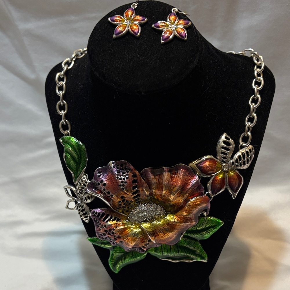 Elegant Floral Necklace Set with Earrings